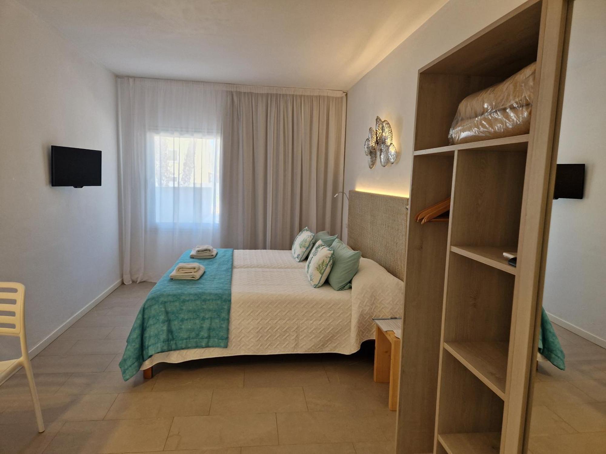 Apartamentos Costamar II Es Pujols Eksteriør billede